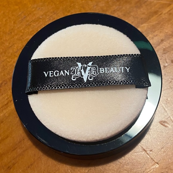 Kat Von D Lock-It Setting Powder - Picture 9 of 16